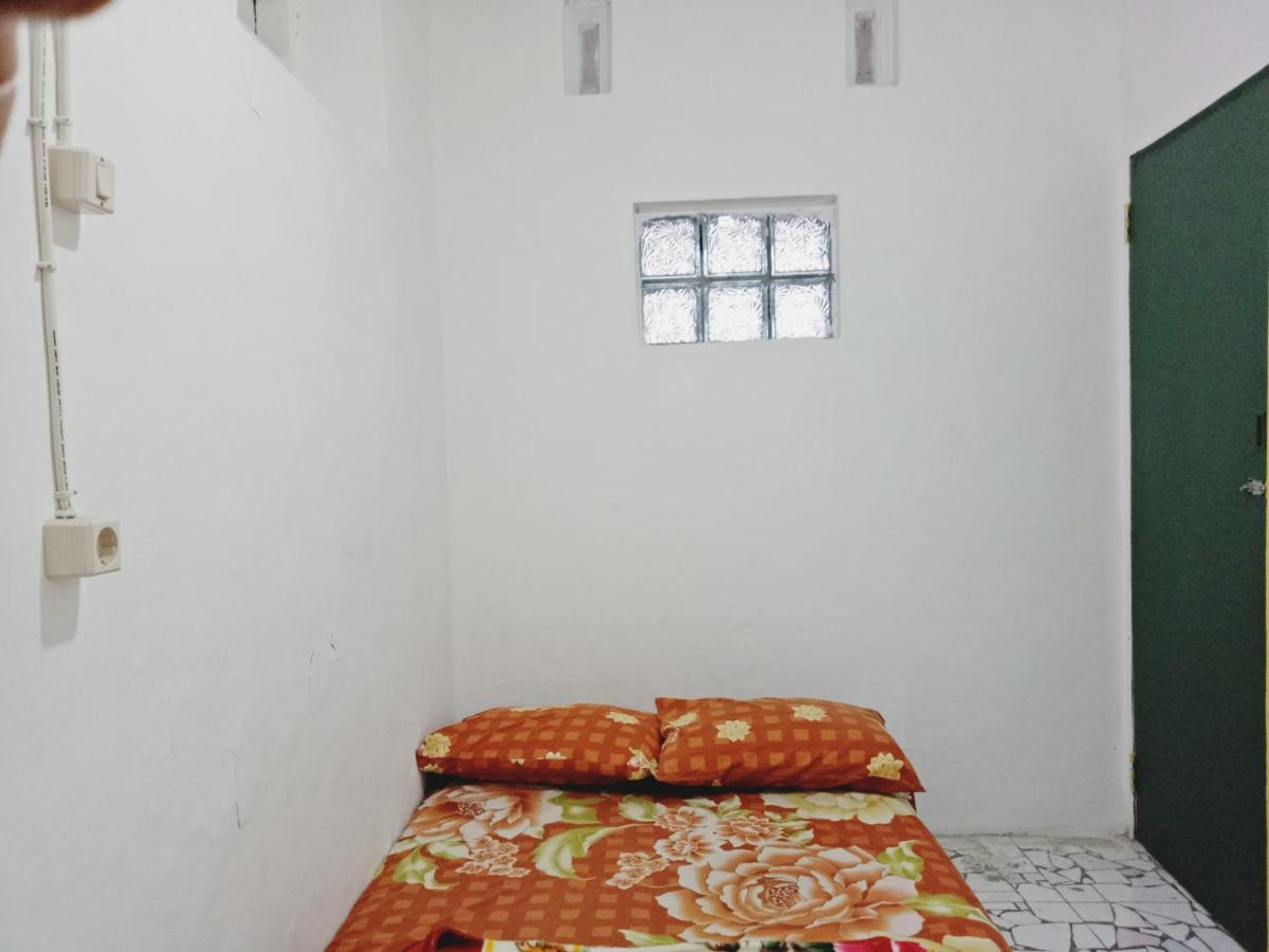 Griya Backpacker Pak Yon Malang Exterior photo