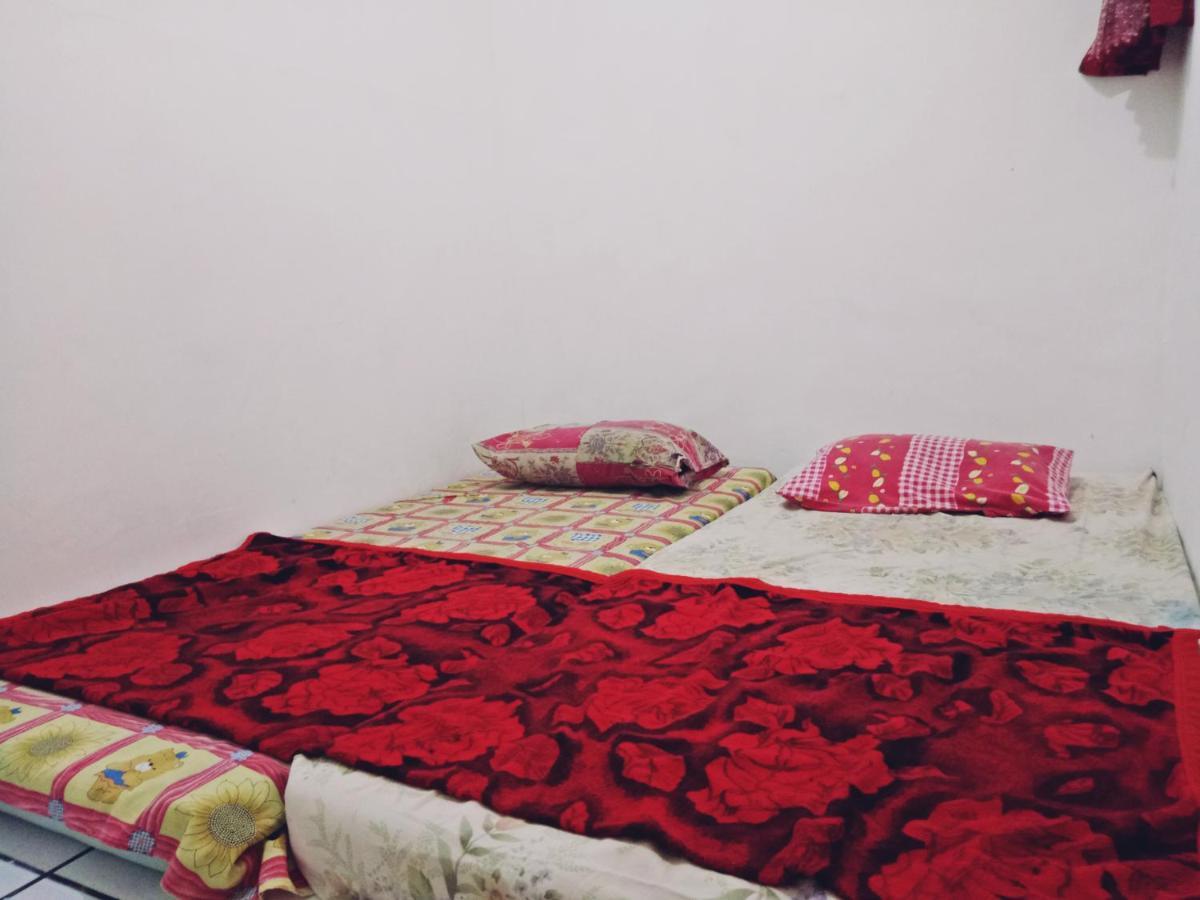 Griya Backpacker Pak Yon Malang Exterior photo
